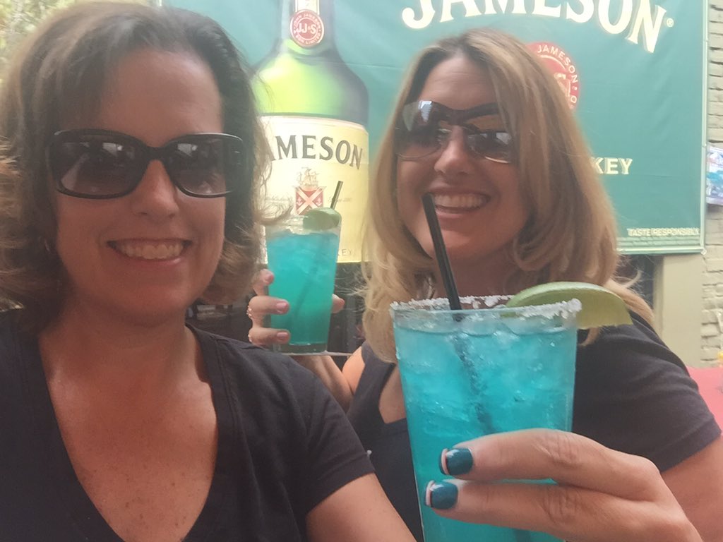 jenschmidt424's tweet photo. @SanJoseSharks @ColleenBoyle2 #turnupinteal - Countdown to Game Time!! https://t.co/AWOSWOp9Pw