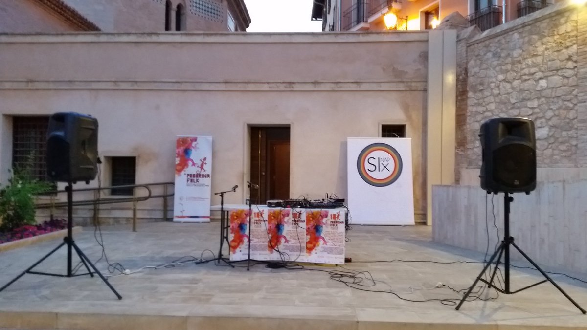 Poborinafolk's tweet photo. Todo a punto para comenzar la Presentación de la 18 edición del #Festival #Poborina Folk en #SinapSix #Teruel https://t.co/NIz7nyEUa5