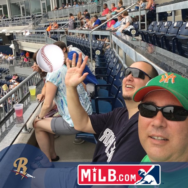 sbnyy23's tweet photo. #FamilySelfie swbrailriders Play Ball https://t.co/AGWkPJAzab