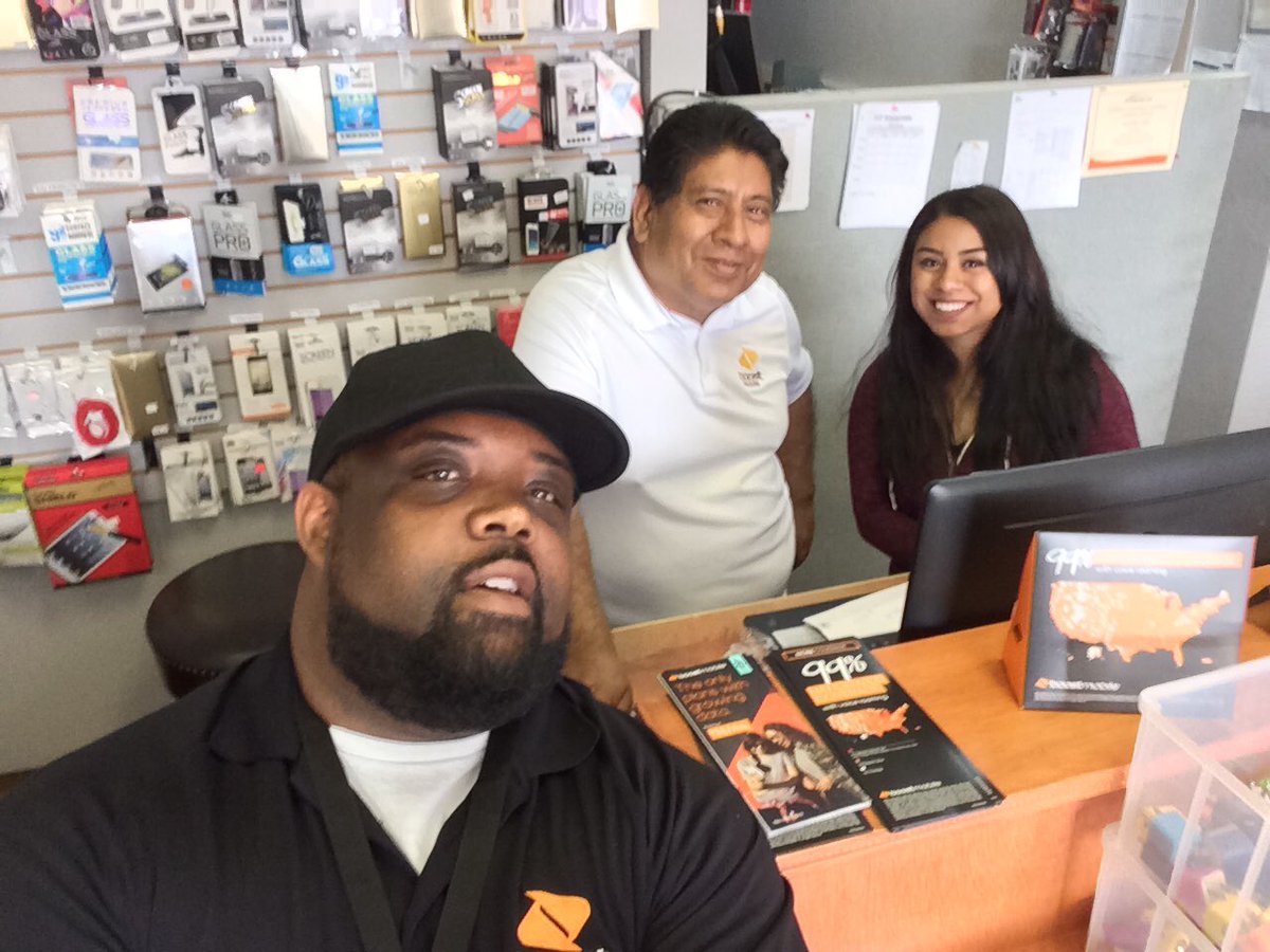 Good day at Seaside Wireless! #boosttakeover on to the next store! @noreen_spg @JamesLeeWC