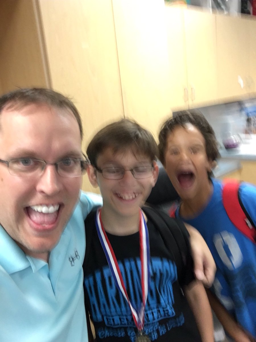 KGthescienceguy's tweet photo. More selfies. #lastday @Harrington5th @harrington_pta https://t.co/2CQV9eZhPA