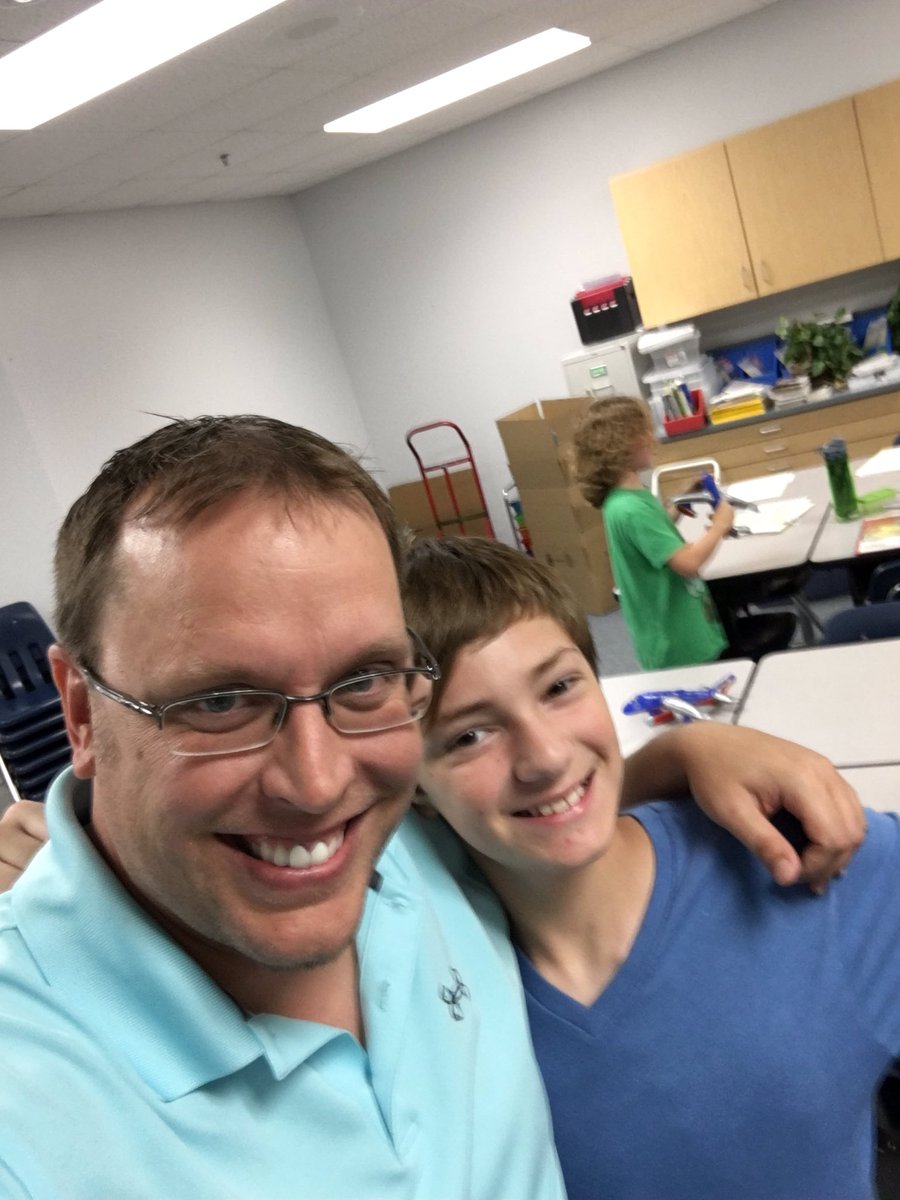 KGthescienceguy's tweet photo. More selfies. #lastday @Harrington5th @harrington_pta https://t.co/2CQV9eZhPA