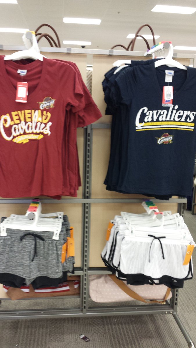 acoff_alfreda's tweet photo. Thank you ETL Donna, ETL Katie and Ali, nice cross merchandising! https://t.co/FGRCj5yixe