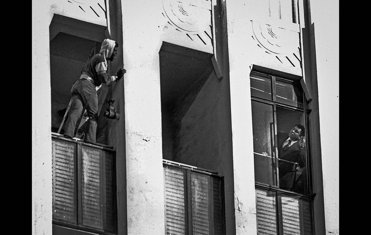 latimes's tweet photo. In 1981, Muhammad Ali talked a man out of jumping from a building in Los Angeles https://t.co/7VGDYgGgzd https://t.co/97euciduWz