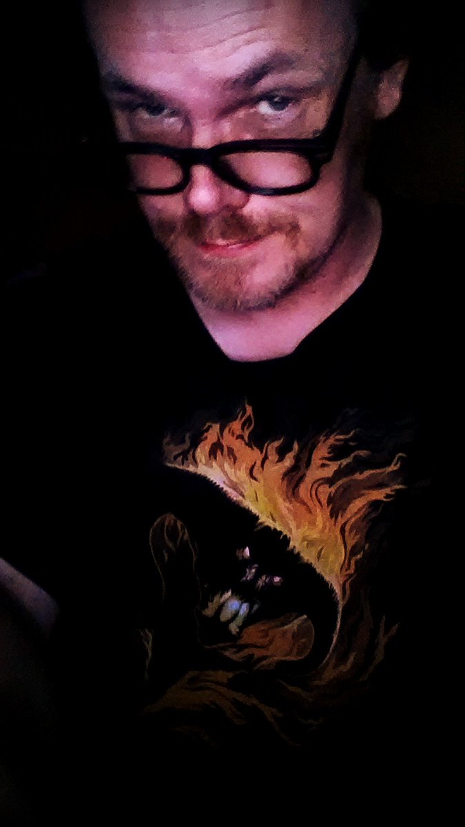 Lenn_Len's tweet photo. Yes kids, it's #drelfie time.
With bonus balrog. #YouCannotPass #GoBackToTheShadow https://t.co/sKny2dxLq9