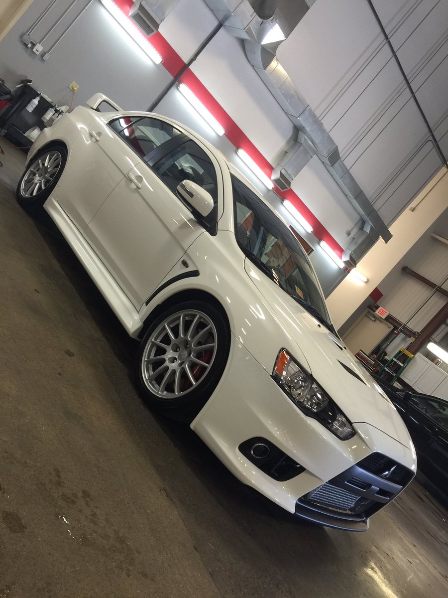 john_love78's tweet photo. Sometimes I clean cool cars at work 🤘🏻 #springfestready https://t.co/cWQdwV2Gkj
