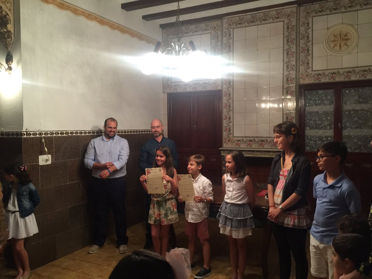 falla3moreres's tweet photo. En directe! Nomenament de la Fallera Major Infantil i President Infantil 2017! Andrea Roig i Vicent Morales👏🏼 https://t.co/0VpyYGufT8