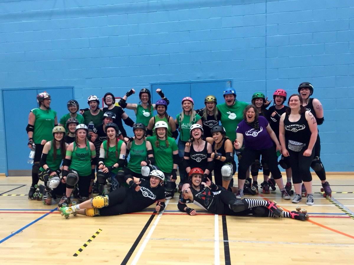 MansfieldRD's tweet photo. The lovely @BorderlandBRD and @lincsbombers with our A-team after today's scrim! <3 <3 #RollerDerby #Gofriendship https://t.co/pvmoiv5Uk4