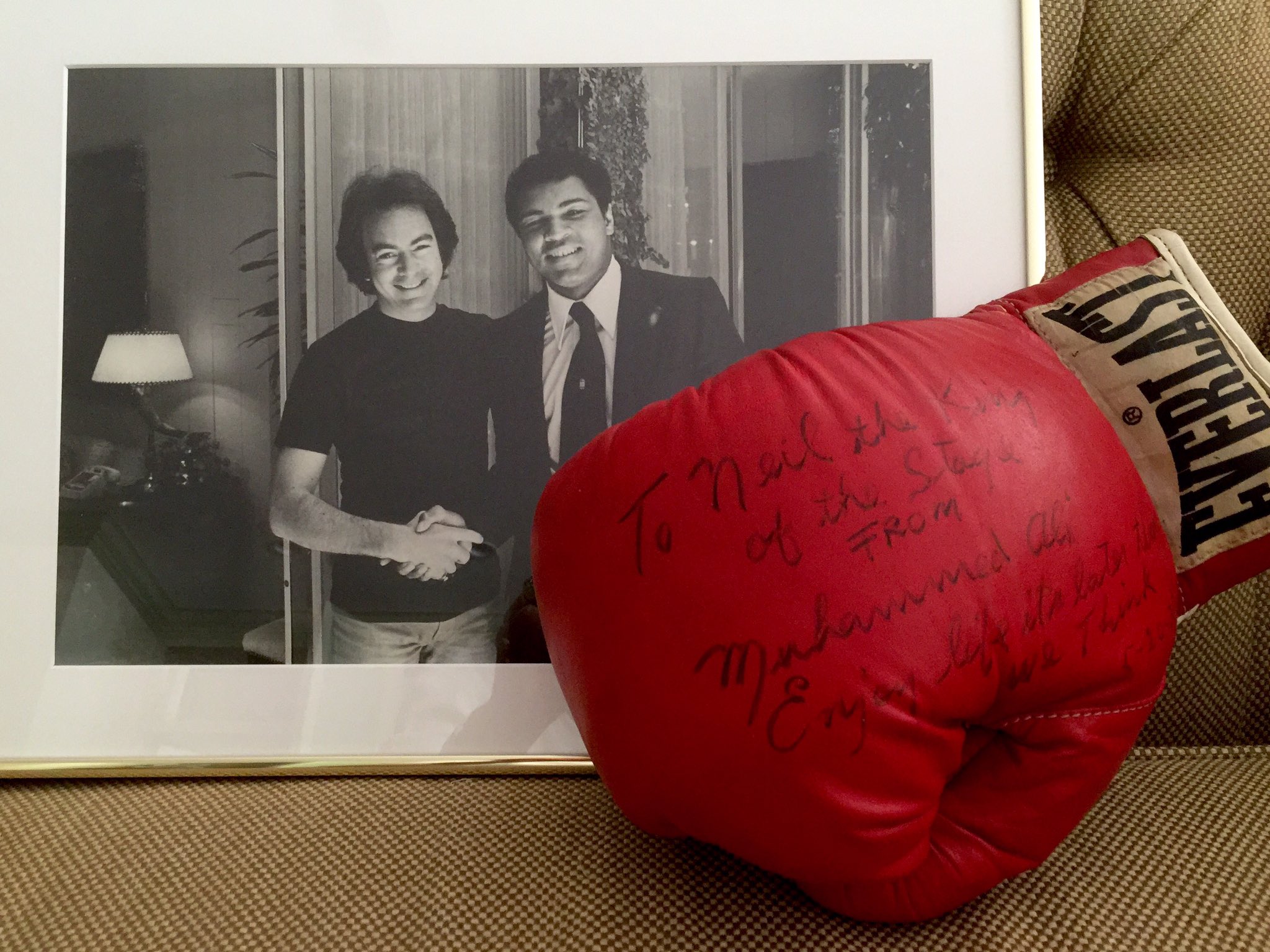 Neil Diamond on X: "The end of an era and sad day for the world.  #MuhammadAli https://t.co/nZ9TzaICFI" / X