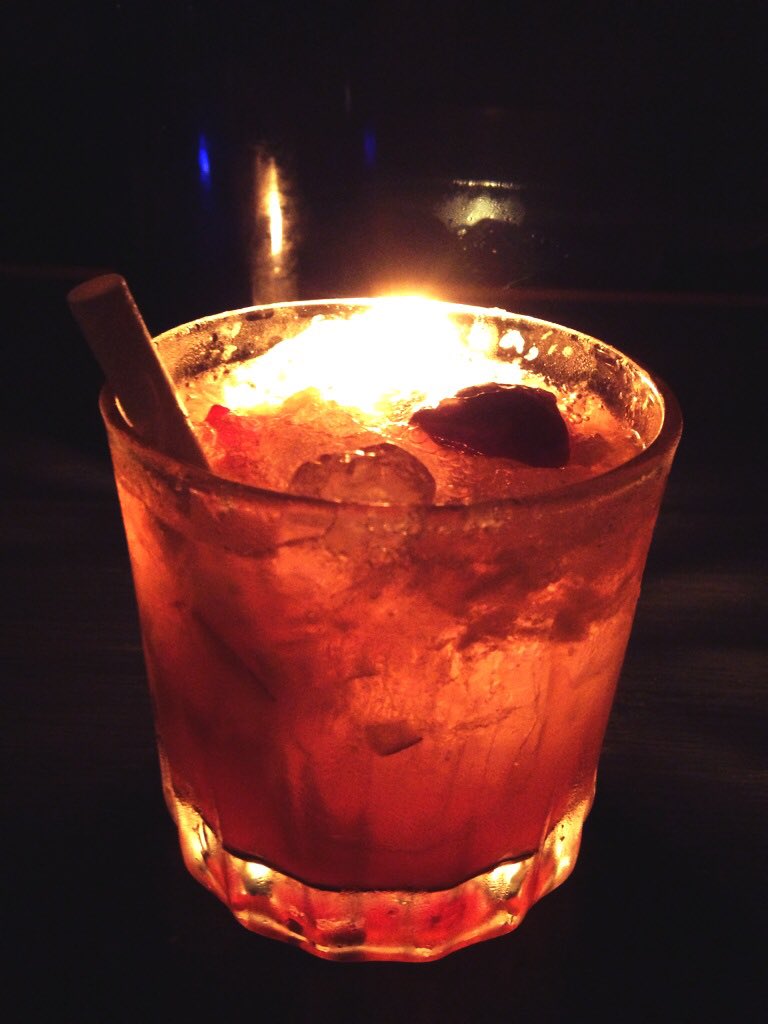 Hoy sábado abrimos en horario normal de 6pm a 2am y no hay ley seca con el consumo de alimentos 😉 🍸🍷🍻.