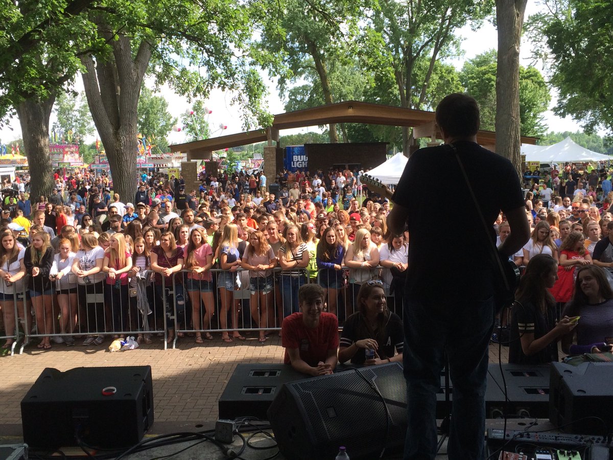 LCCheeseFest's tweet photo. Doozy is rocking! https://t.co/21CMMxIliN