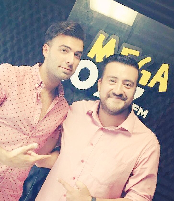 ARTISTOCK1's tweet photo. MEntrevista con @jencarlosmusic en cabina de @mega1077 https://t.co/tnKDVHxGGL