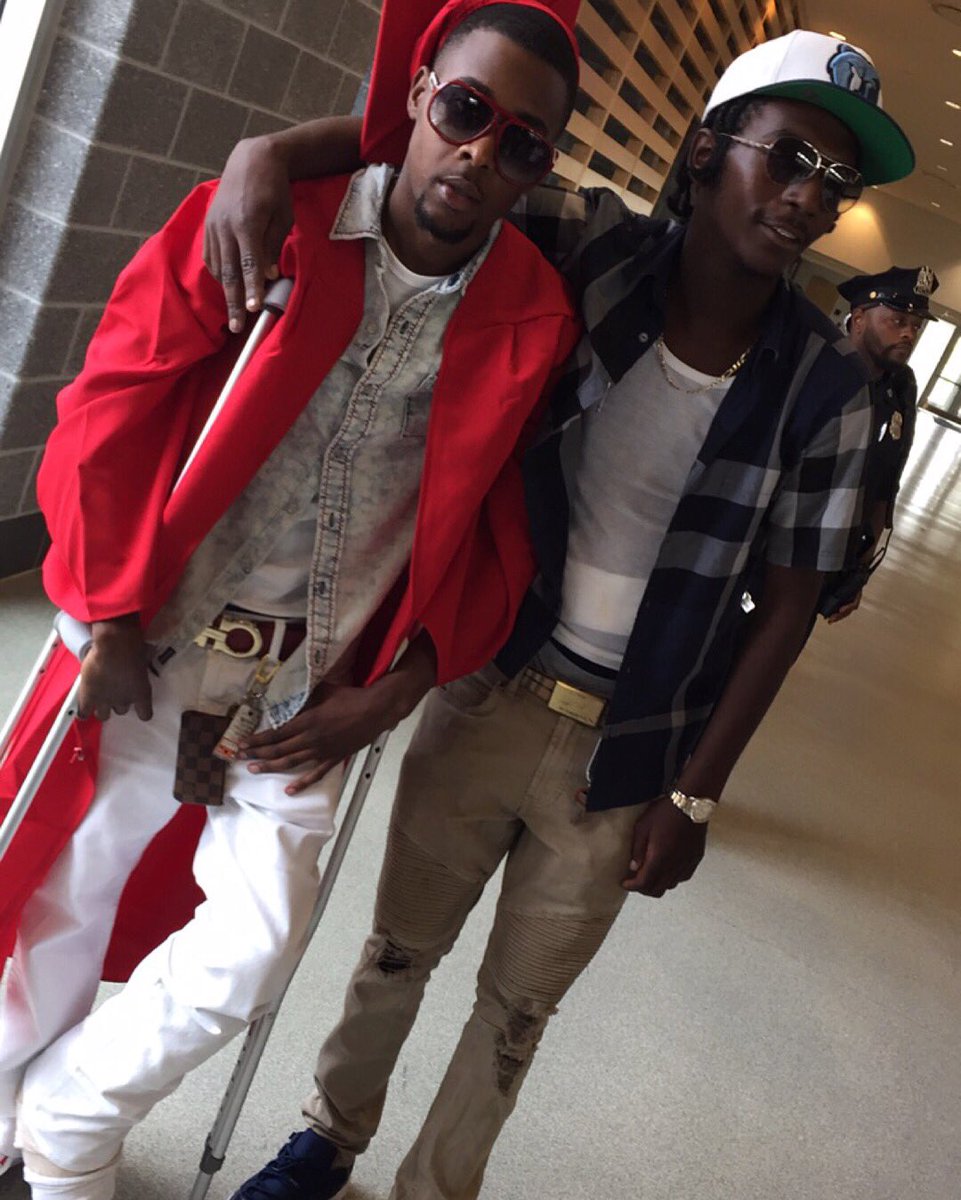 _____drew______'s tweet photo. Proud of y'all 2k16🎓🎉 @_BigBossTee 💯😘 https://t.co/mEdkYjwx3y