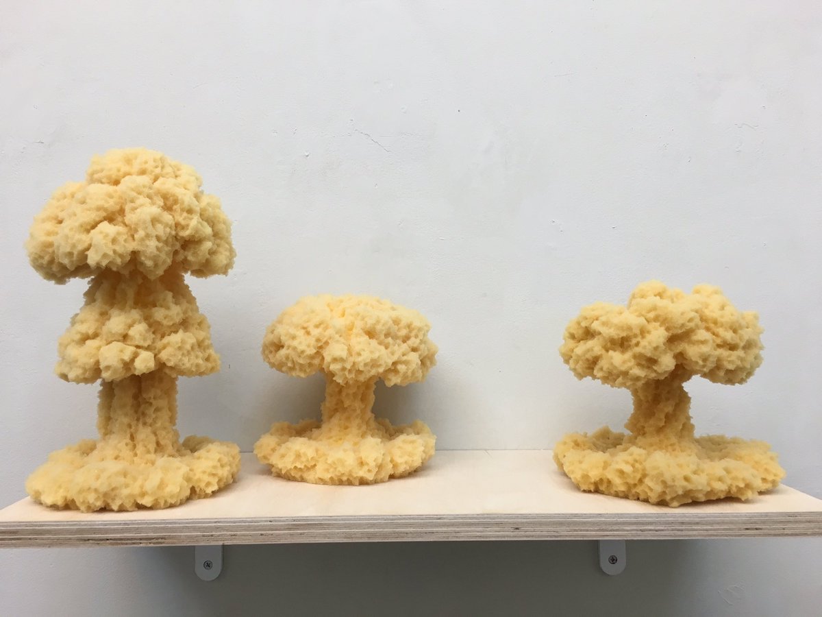 artinculture's tweet photo. <컬랩스>(~6.25 합정지구)전은 오늘날 우리 사회의 무방비적 붕괴 현장에 구조적으로 접근합니다. 작가 강신대, 성유삼, 연미, 이충열, 크리스토프 르 비항, 플로리안 골드만 참여, 심소미 기획. #이현기자 https://t.co/UQUrQgX861