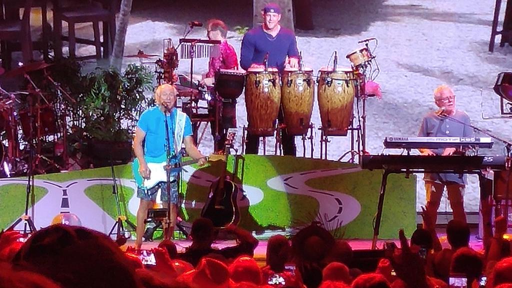 CkJ2TejWgAAN6Oc.jpg:large