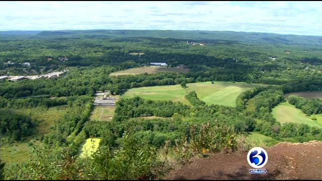 WFSBnews's tweet photo. A family is safe after police were able to pinpoint their whereabouts on Talcott Mountain.
https://t.co/szYoqWQ5ke https://t.co/hgJRTbbxOJ