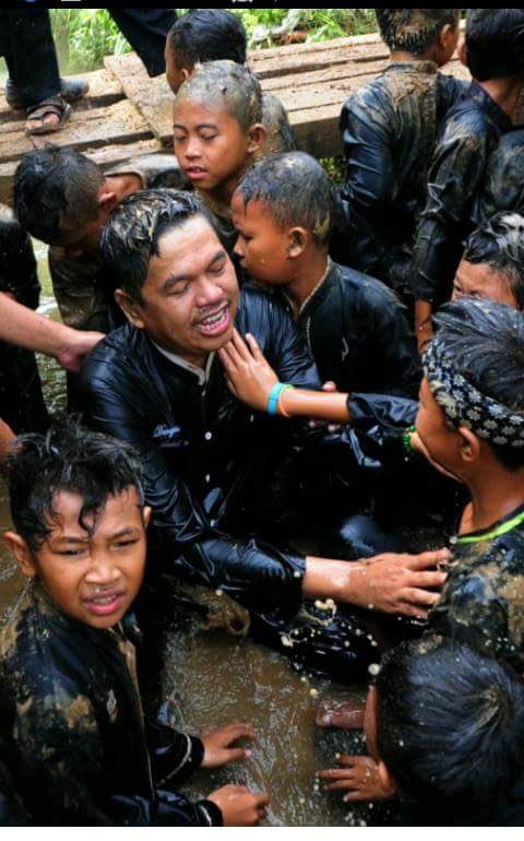 munggahan silih mandian, malidkeun panyakit hate. asyiknya munggahan di kampung kayak gini nih