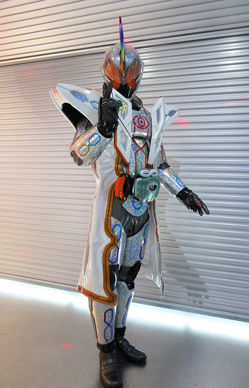 東映ヒーローワールド 東映ヒーローワールドに 仮面ライダーゴースト ムゲン魂 が遂に登場 本日の ヒーローと写真撮影会 本放送で登場したばかりのムゲン魂が 早くも皆さんに会いに来てくれました その最強の姿を絶対にお見逃し無く 東映ヒーロー
