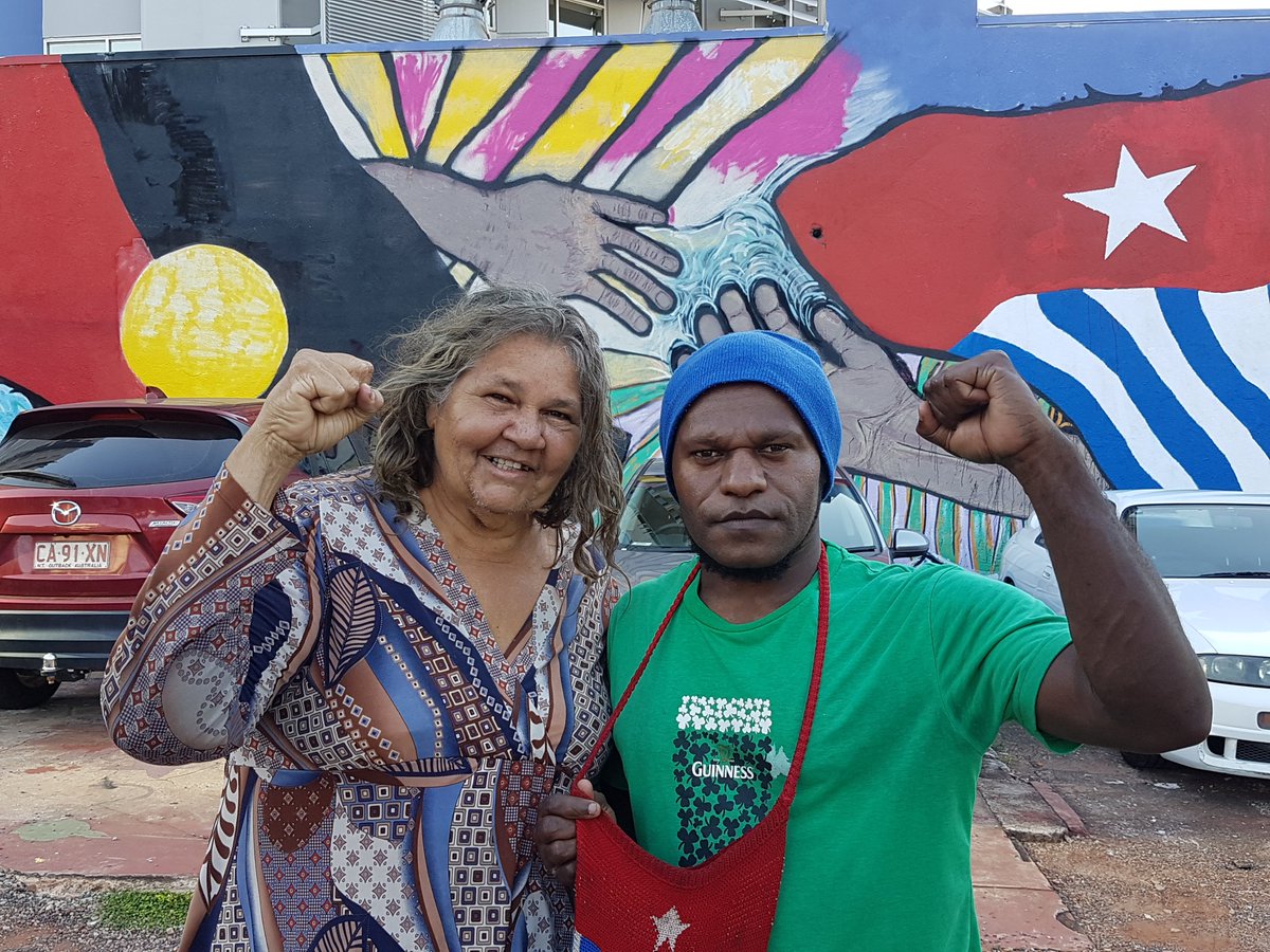 #ntpol Larrakia/West Papuans defiant - resisting removal of Darwin Morning Star flag mural goo.gl/8UmgJ6