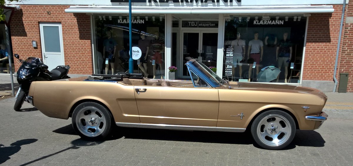 Islady48's tweet photo. Bilernes dag i #Fjerritslev :) Kørte #Mustang fulgte #Camaro hjem igen ,sikke en fed lyd ;P #awesome #Cars <3 https://t.co/9f0TwxBKm9