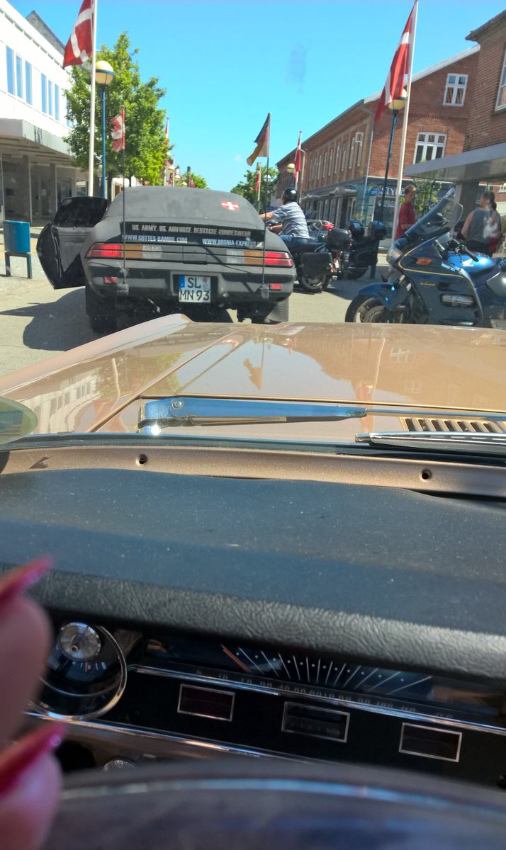 Islady48's tweet photo. Bilernes dag i #Fjerritslev :) Kørte #Mustang fulgte #Camaro hjem igen ,sikke en fed lyd ;P #awesome #Cars <3 https://t.co/9f0TwxBKm9