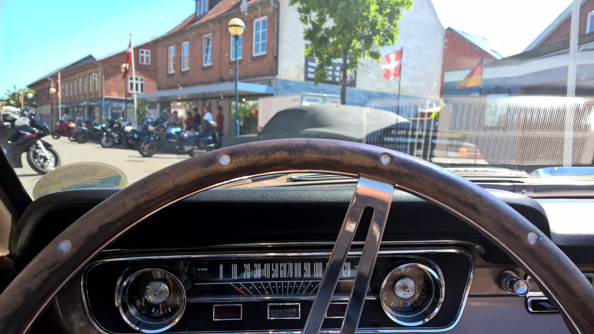 Islady48's tweet photo. Bilernes dag i #Fjerritslev :) Kørte #Mustang fulgte #Camaro hjem igen ,sikke en fed lyd ;P #awesome #Cars <3 https://t.co/9f0TwxBKm9