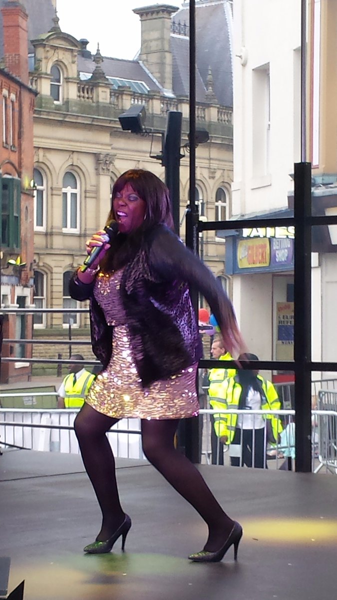 AndyWalton1's tweet photo. @Jaki_Graham Rocked tonight!!! #80sfunfest #Wolverhampton @signal107 @DickyDodd https://t.co/hi8Alz34sz