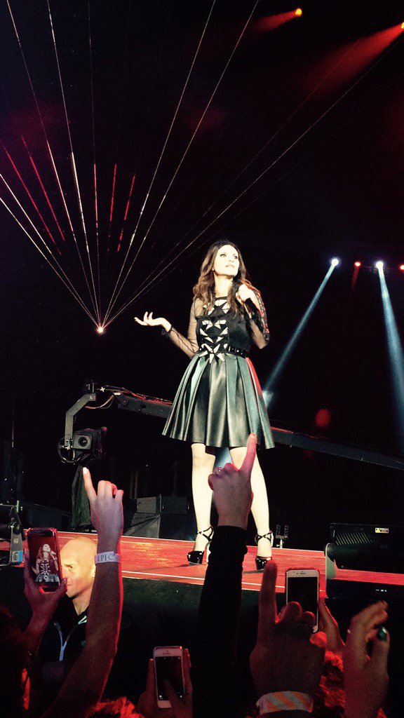 ac_colleoni's tweet photo. Ora sappiamo cosa sa puรฒ fare una donna INNAMORATA della vita come TE! @LauraPausini GRAZIE! ๐ #simii #PausiniStadi https://t.co/zbsxLJNNGh