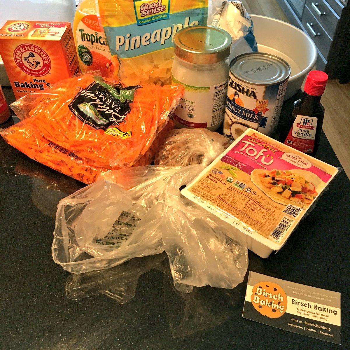birschbaking's tweet photo. Guys.... This doesn't look like the makings of a cake #BirschBaking #SisterhoodOfTheTravellingPans @thugkitchen https://t.co/AbicPbEKZR