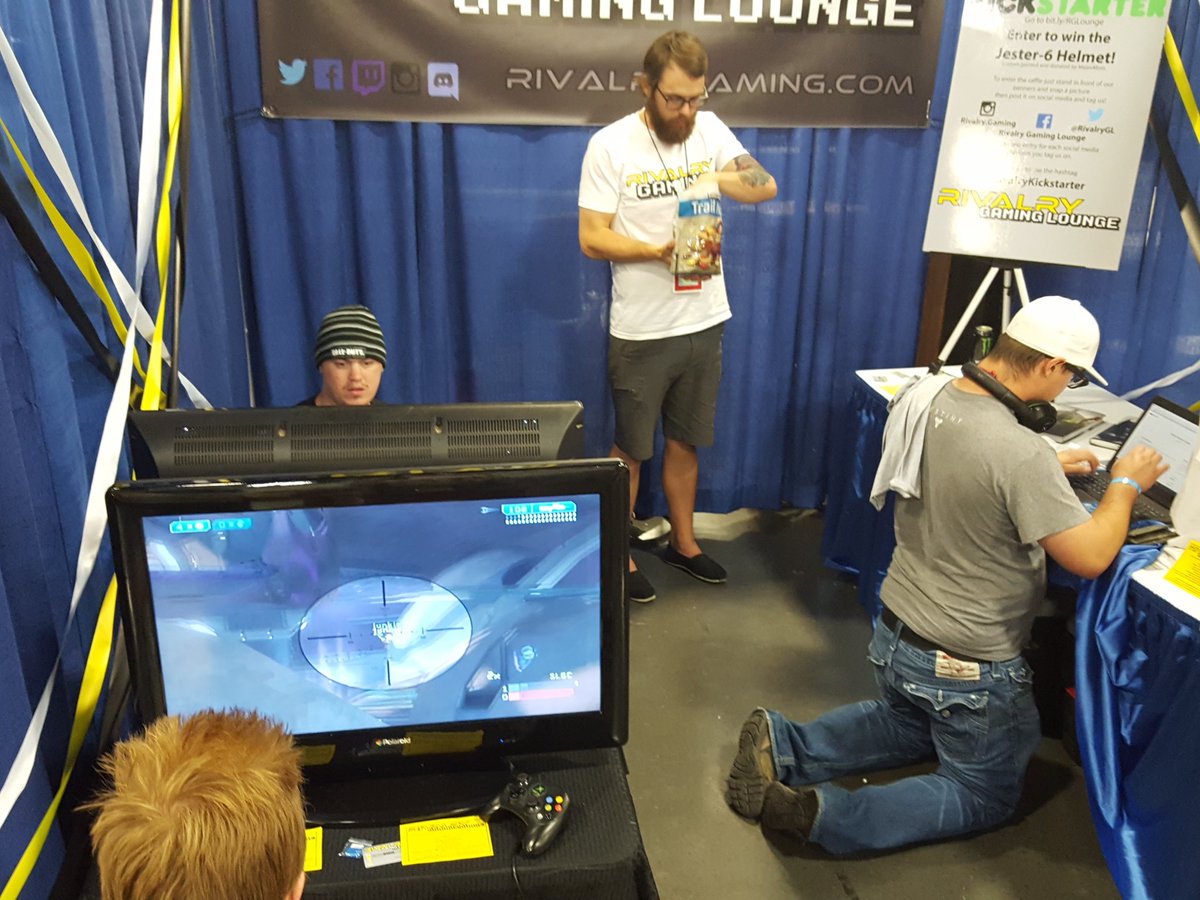 RivalryGL's tweet image. People playing, pledging, and having fun at booth1904 #SLGamingCon #Kickstarter