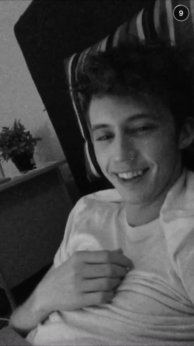 tr0yefranta's tweet photo. happy birthday angel👼🏼🎉 hope ur smile is super big today &amp; have a super fun day‼️💙 @troyesivan #HappyBirthdayTroye https://t.co/NObnM5r2eX