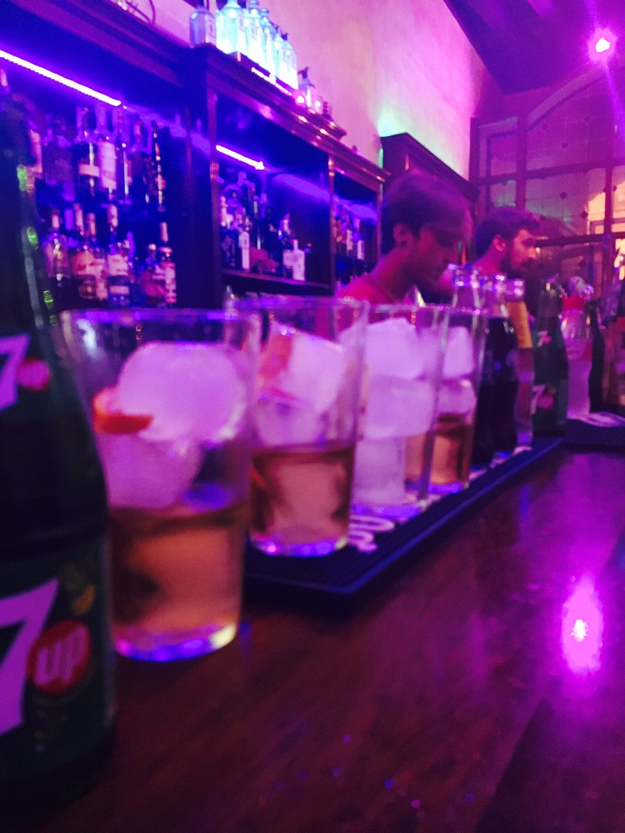 <a href="/AbadiaLoungeBar/">Abadia Lounge Bar</a> ole los tíos