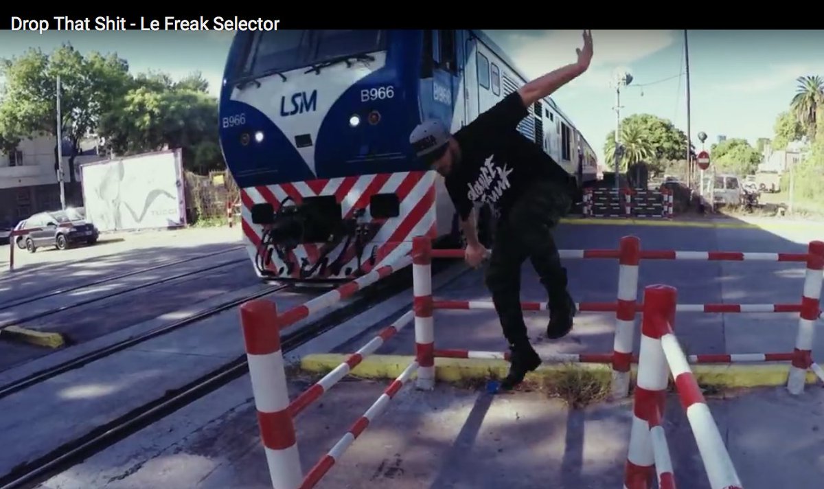 maitiruts's tweet image. BIG TUNE N VIDEO #DROPTHATSHIT @LeFreakSelector youtube.com/watch?v=MpFdJZ…