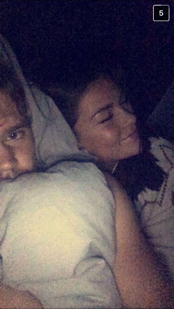 Þegar besta vinkona þin hverfur úr partyinu þinu og fer til broðir þins