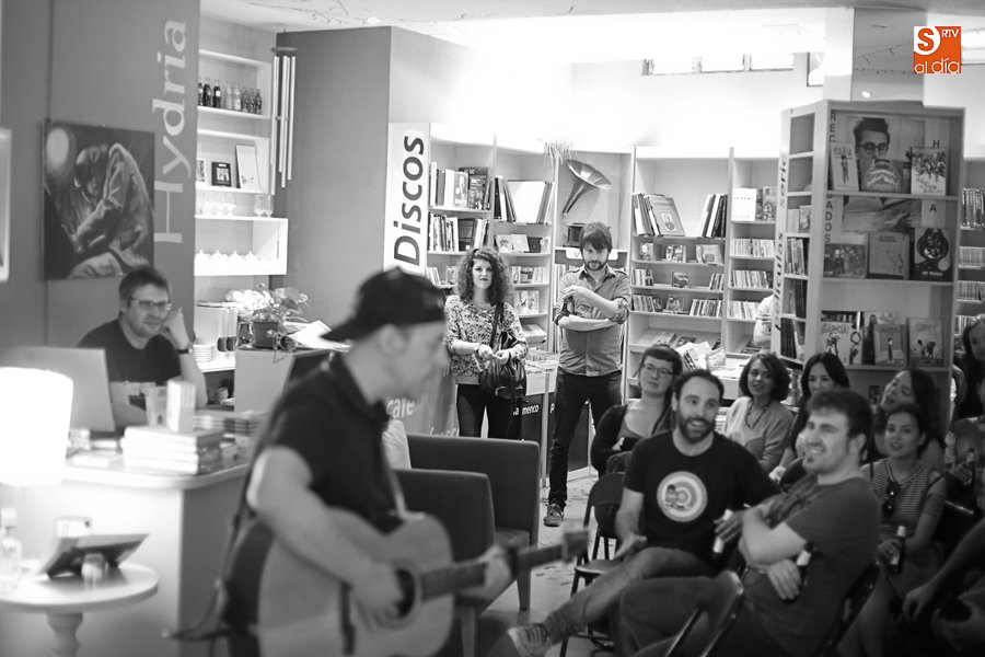 FOTOS - <a href="/LibreraHydria/">LibreríaHydria</a> suena a miedo salamancartvaldia.es/not/118126/con…