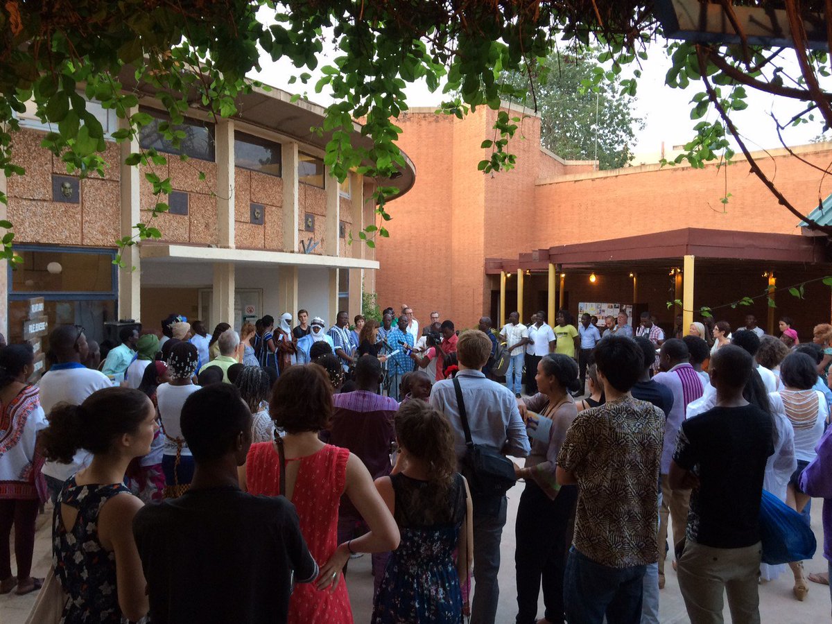 IFOuaga's tweet photo. Un très beau vernissage ce samedi soir à l'@IFOuaga ! Un grand MERCI à tous ! @design_forpeace #Burkina #ouaga https://t.co/iLg7Xi4uyB