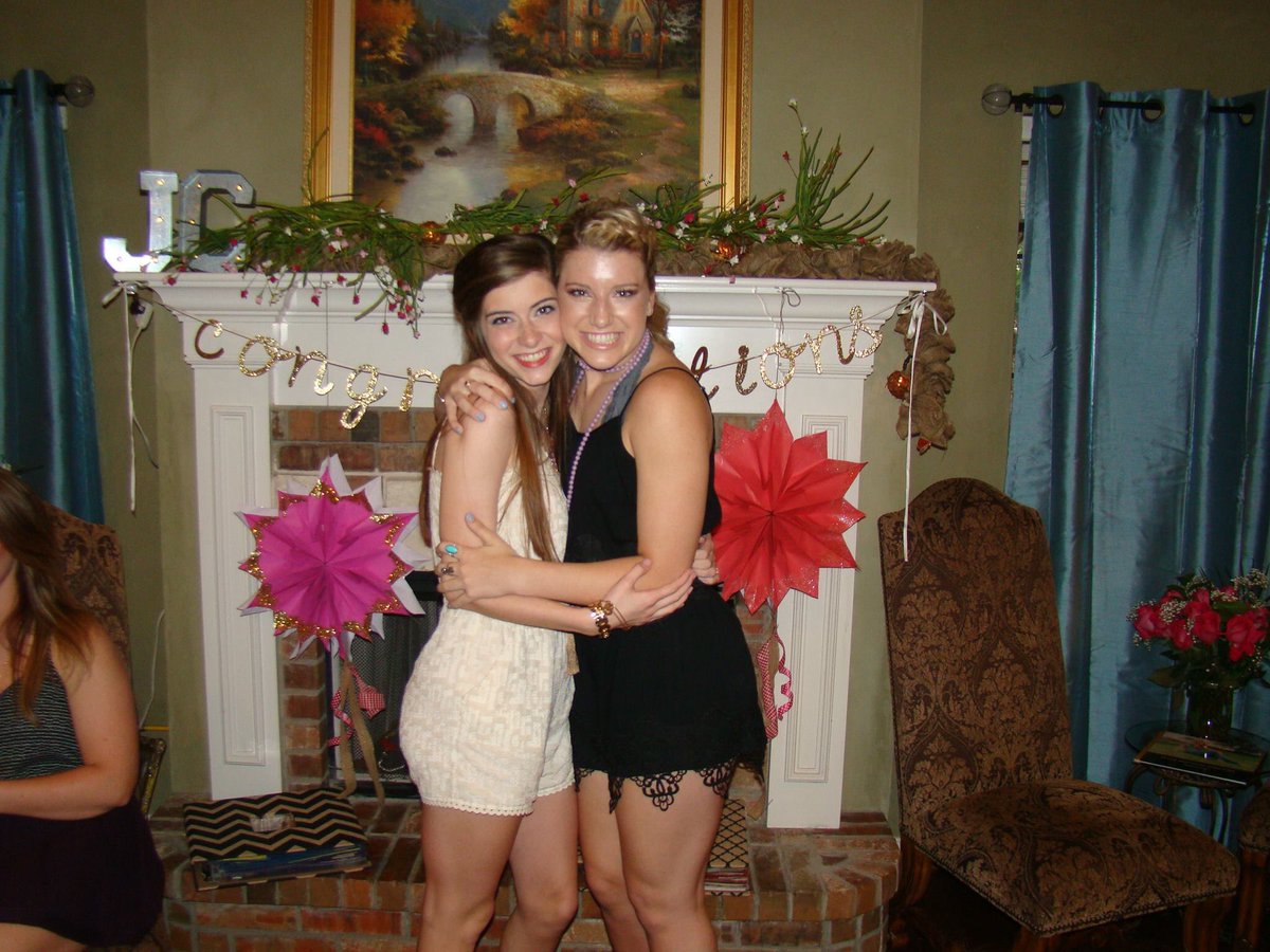 jappleton_'s tweet image. the best party with my best friends🎈