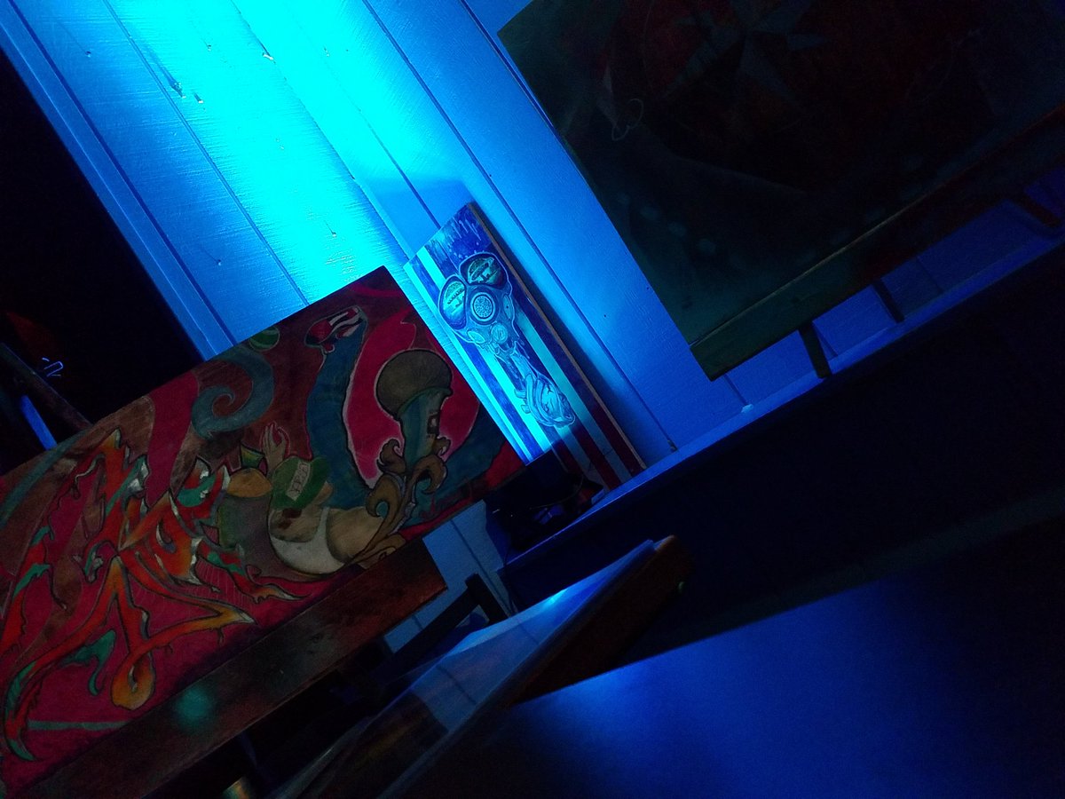 AndrewJamesArts's tweet photo. You can catch me in the blue room tonight. #andrewjamesarts #bayonnetattoocompany  #blueroomlounge #ChrisRivers https://t.co/Heos0o96q5