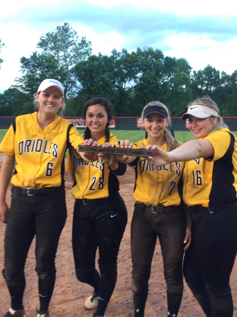 Oriole_Softball's tweet image. Going to state! #10thlap