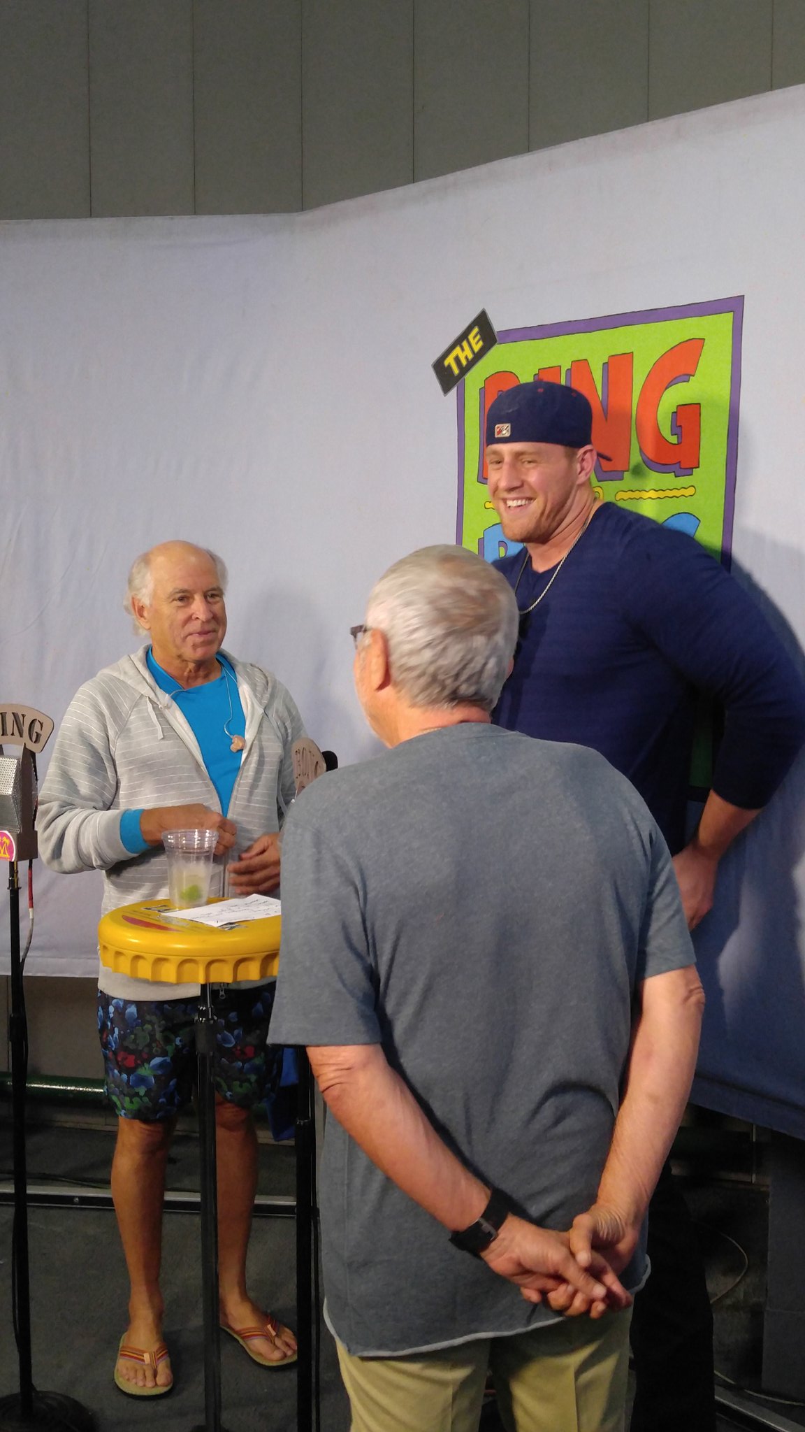 CkJl9iwUUAEDv5V.jpg:large