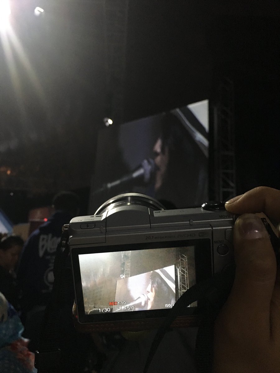 kadekdoi's tweet photo. #TerapiHati dengerin #WYLS @endahNrhesa sambil kepalkan tangan kiri di udara! #MenumpukKenangan (✔️) https://t.co/eB0u4Tl1Ip