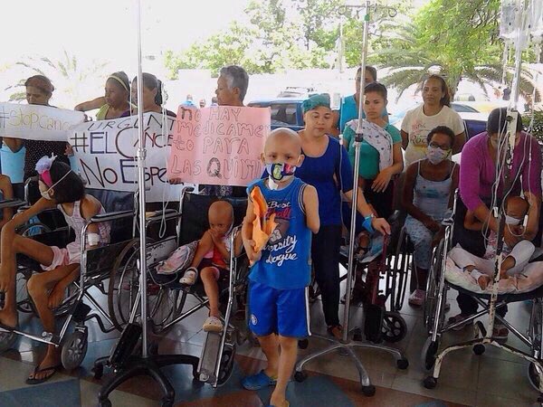 AnonimusCR's tweet photo. Esta es la justicia social del chavismo
Tener al pueblo en la miseria, mientras ellos disfrutan de vicios y excesos https://t.co/Hv8S6akAIg