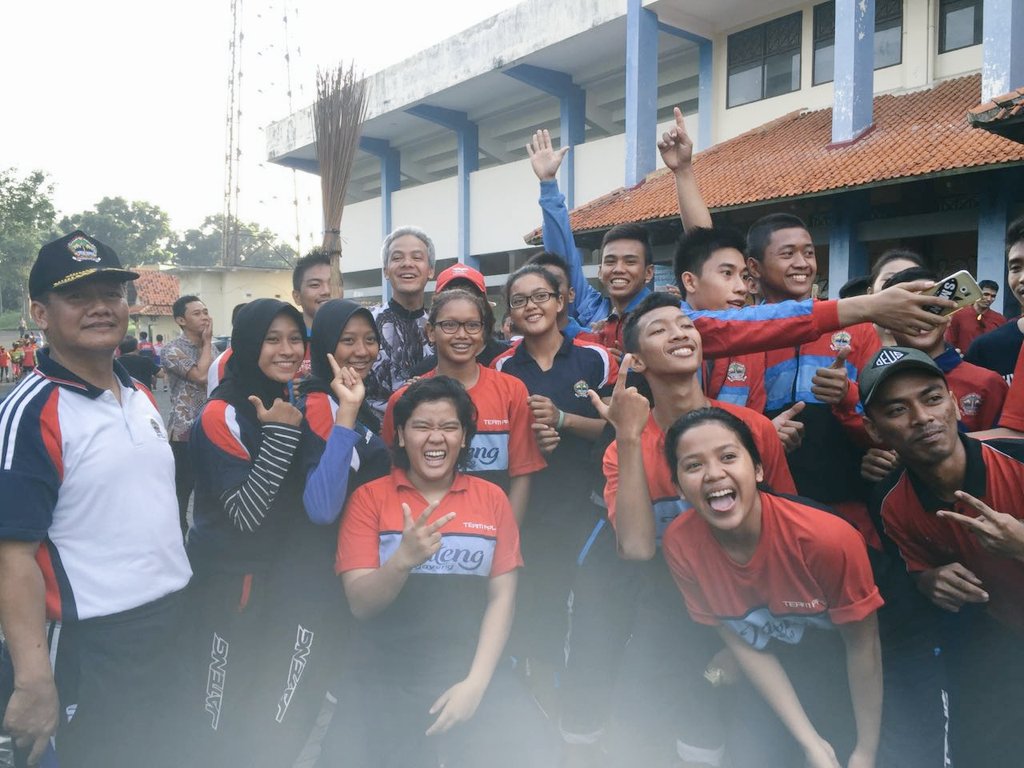 Resik2 Jatidiri awal bangkitnya G0R kebanggaan kita.. Bro <a href="/ganjarpranowo/">Ganjar Pranowo</a> <a href="/puryono_sri/">Sri Puryono</a> <a href="/konijateng/">KONI Jawa Tengah</a> <a href="/KEMENPORA_RI/">KEMENPORA RI</a>