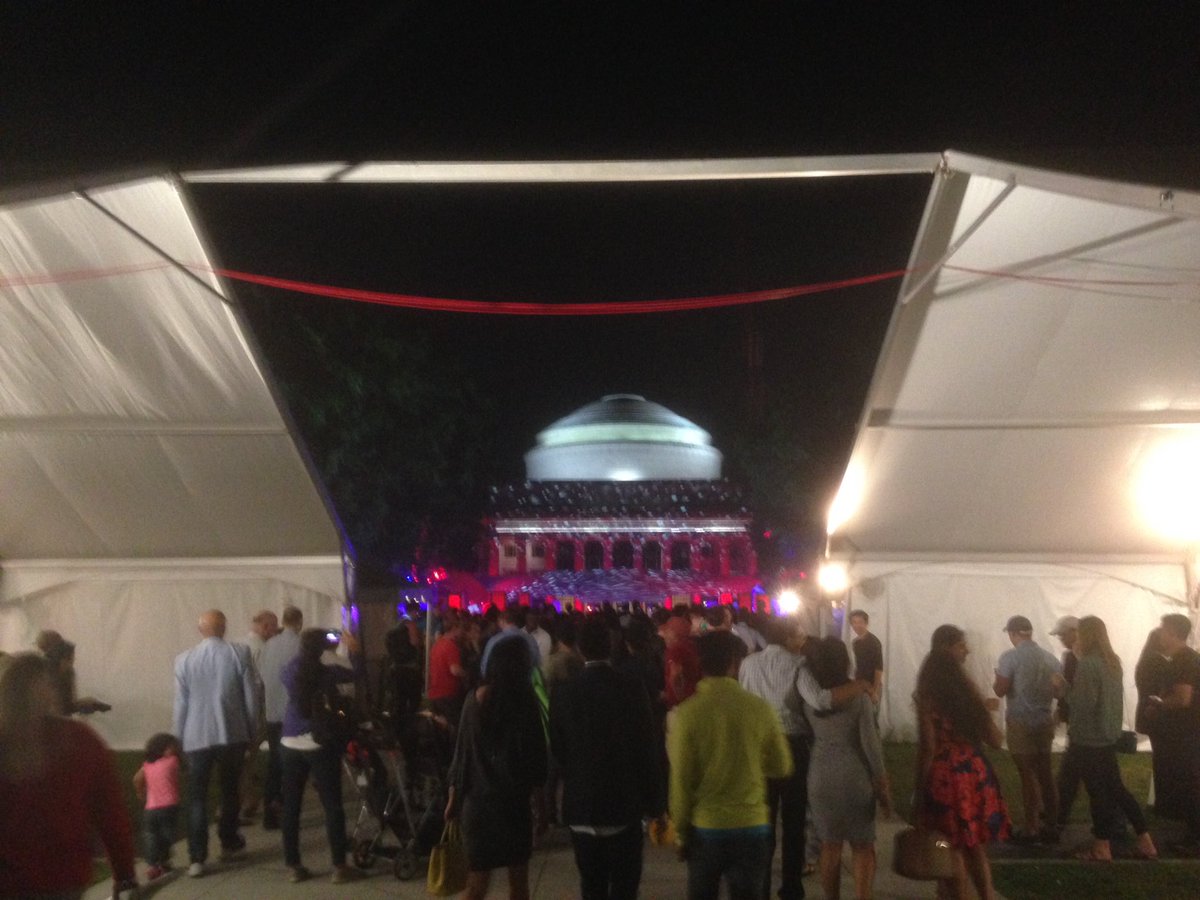 MIT06Reunion's tweet photo. Toast to Tech!  Come to Killian Court now! https://t.co/9BHI2E16tq