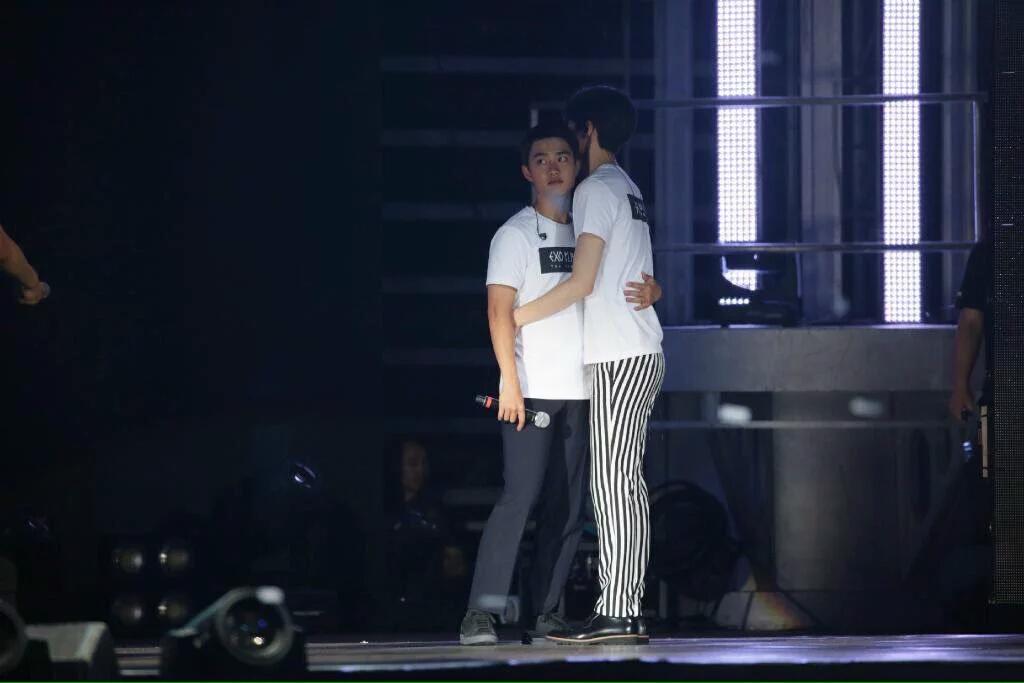 kyungsoo_stan's tweet photo. Sehun adores Kyungsoo and Kyungsoo treats Sehun like his real little brother. They're so sweet 😘 https://t.co/52xOM9UuaH