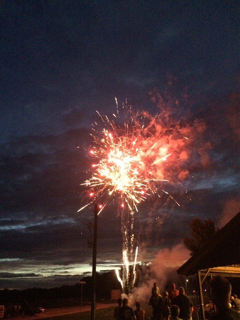 Something about fireworks &amp; country music makes me want to chant USA!!! 🇺🇸🇺🇸🇺🇸