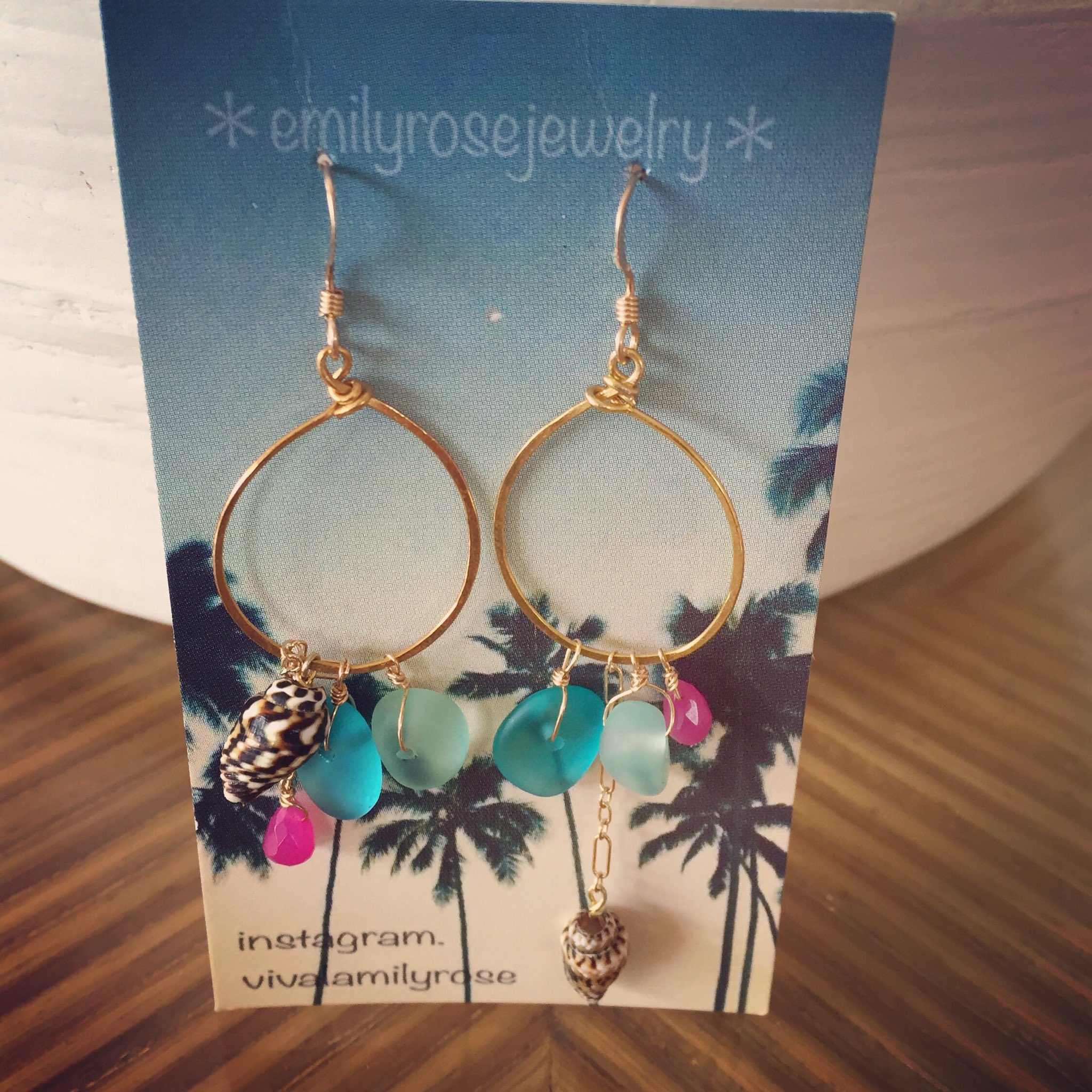 彩 Aya Feng Shui Master ハワイのエミリー ローズちゃんのジュエリーは シーグラスと小さな貝殻でできた ハンドメイドのとても素敵なピアス 身につけたら自然と笑顔になります エミリー ローズ ハワイ ハンドメイドピアス シーグラス 彩 Aya Feng Shui Master ハワイのエミリー ローズちゃんのジュエリーは シーグラスと小さな貝殻でできた ハンドメイドのとても素敵なピアス 身につけたら自然と笑顔になります エミリー ローズ ハワイ ハンドメイドピアス シーグラス