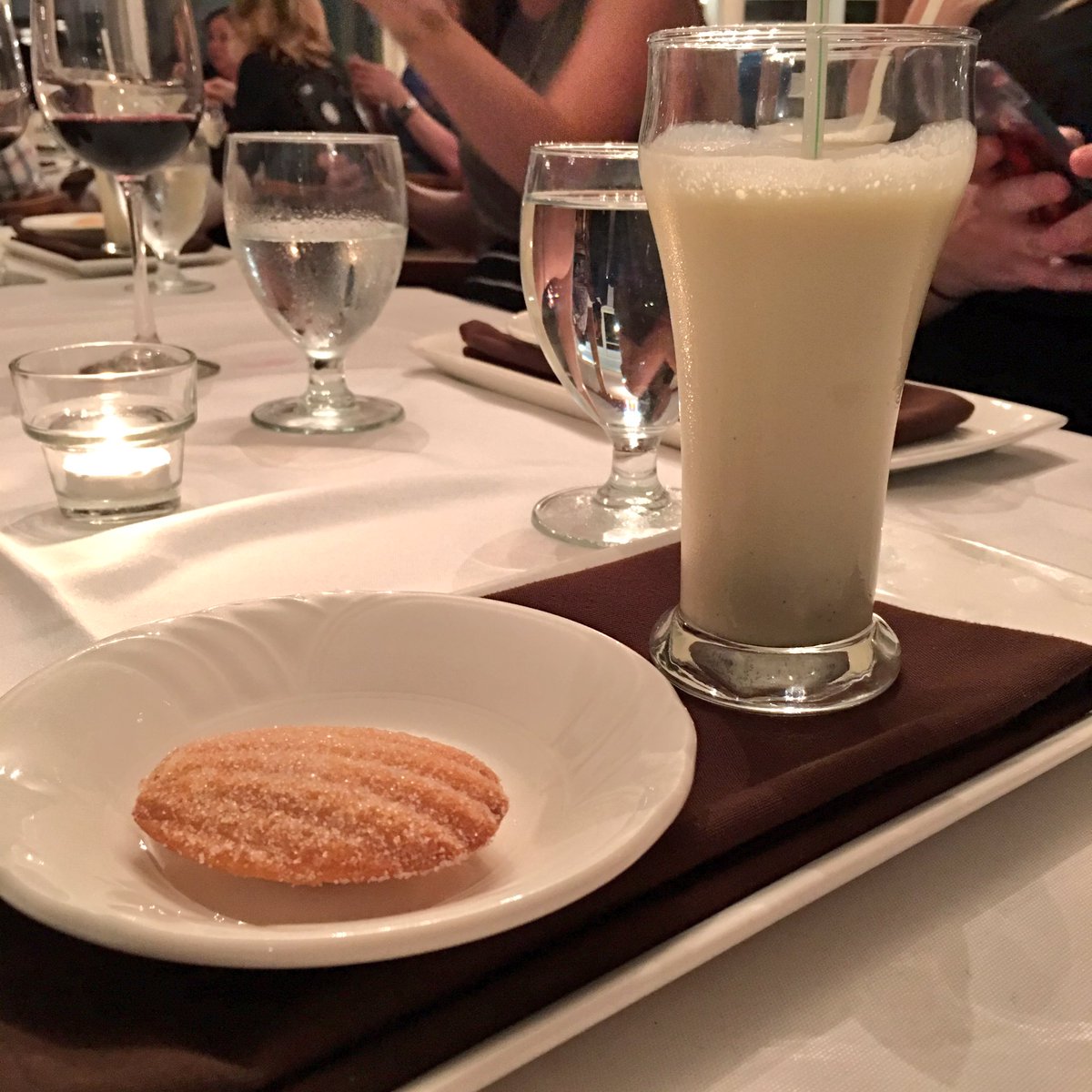 Cookies &amp; milk <a href="/ShawsHotel/">Shaw's Hotel</a>! Course # 6. Sooooo I'm pretty full right about meow 💪🏽😻🍽