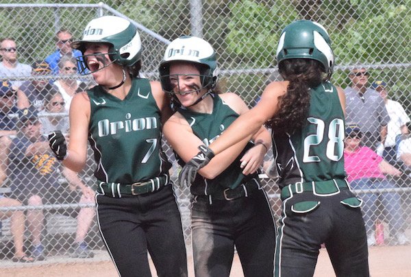 SOFTBALL: <a href="/LOathletics/">William Reiss</a> wins nailbiters over <a href="/ClarkstonSB/">Clarkston Softball</a>, @OxfordAD to win district title | bit.ly/1U1IRl3