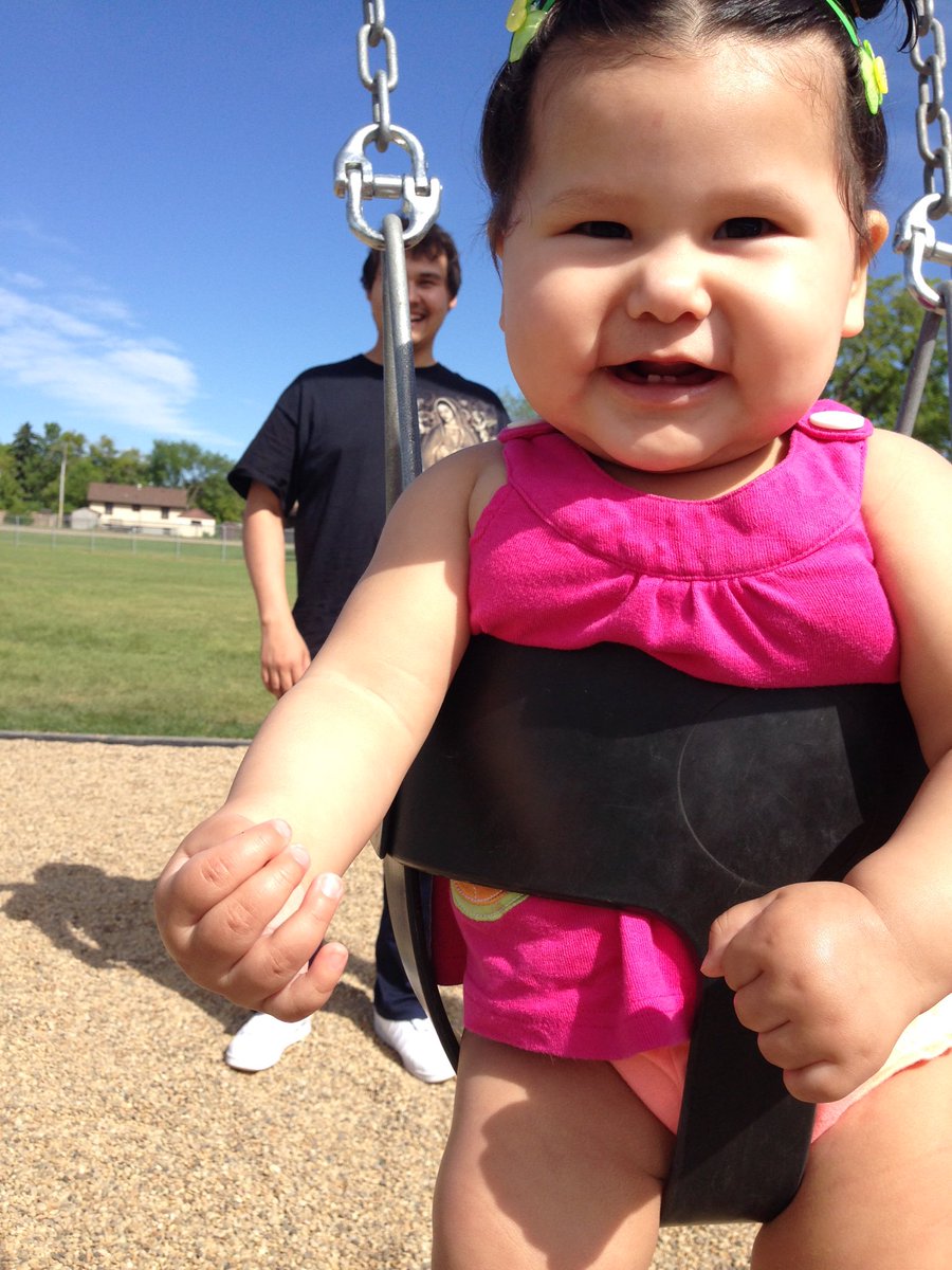 Flowjo_10's tweet image. Oh my gosh! She loved the swings! 😍😘❤️☺️☺️☺️ my bbg #love #shesdabomb #mylife #hotdays 😎🤓🌤🍃🌻